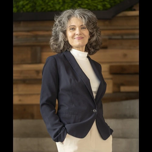 Elena R. Reviewer